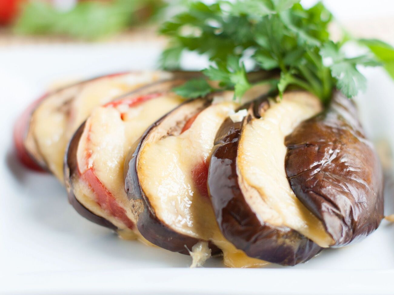 Баклажан режут в форме веера