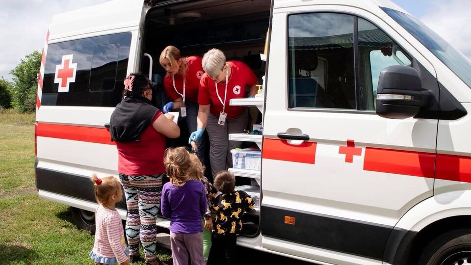 Фейковая организация обещает одежду, обувь, еду, средства гигиены