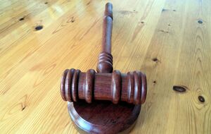 Тіло судді виявили біля будівлі суду