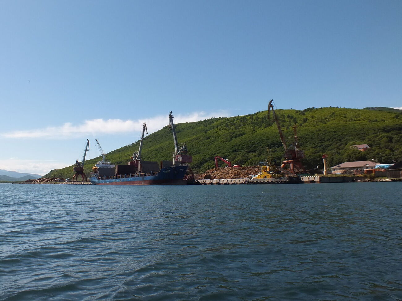 Порт Оля розташований у гирлі річки Волга