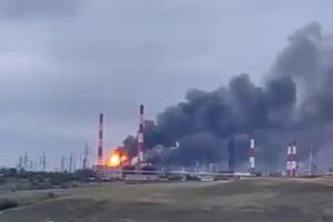 Сызранский нефтеперерабатывающий завод является одним из крупнейших в системе "Роснефти", говорится в сообщении Генштаба