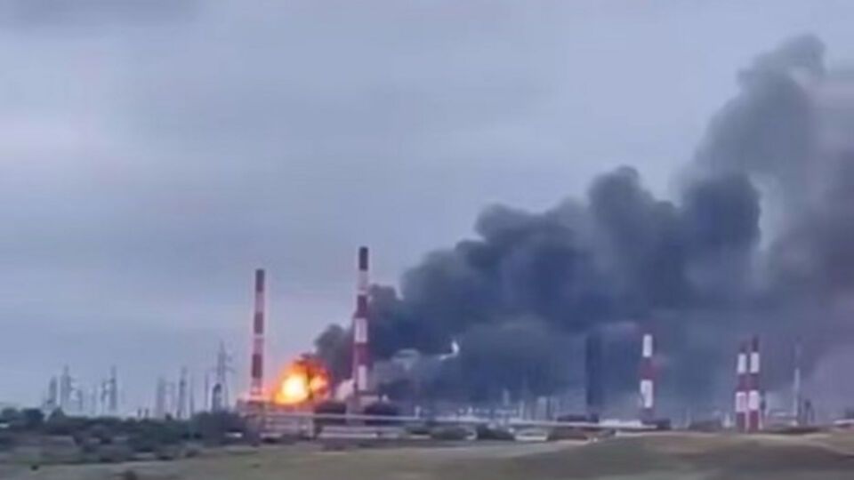 Сизранський нафтопереробний завод є одним із найбільших у системі "Роснефти", ідеться в повідомленні Генштабу