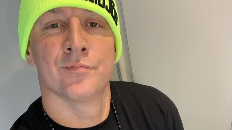 Потап знаходиться за кордоном