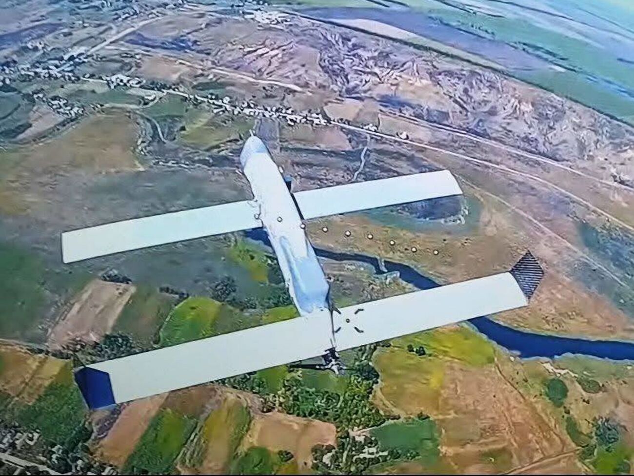 За словами Бескрестнова, новий безпілотник відрізняється від ударної версії відсутністю хвостових стабілізаторів у центрі