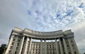 Консульский чиновник поддерживает контакт с местными правоохранительными органами, добавило министерство