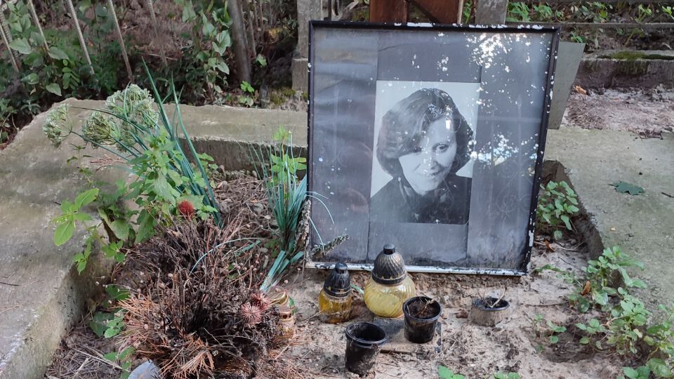 На могилі видатної художниці немає надгробка