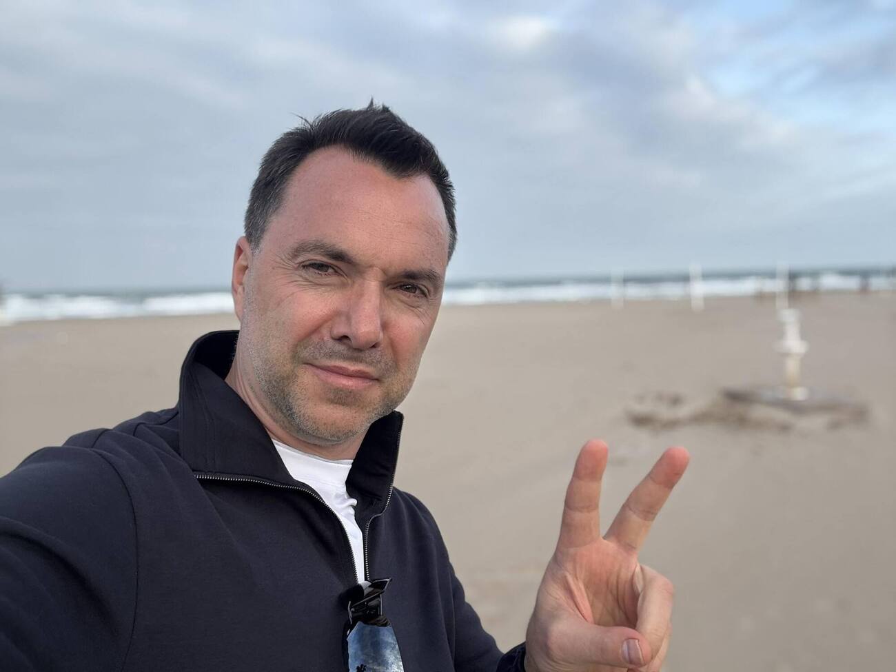 Два канали Арестовича потрапили під блокування