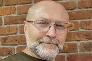 Военнослужащие получали обеспечение от столичного бюджета в виде дронов, РЭБ, автомобилей, заявил Береза