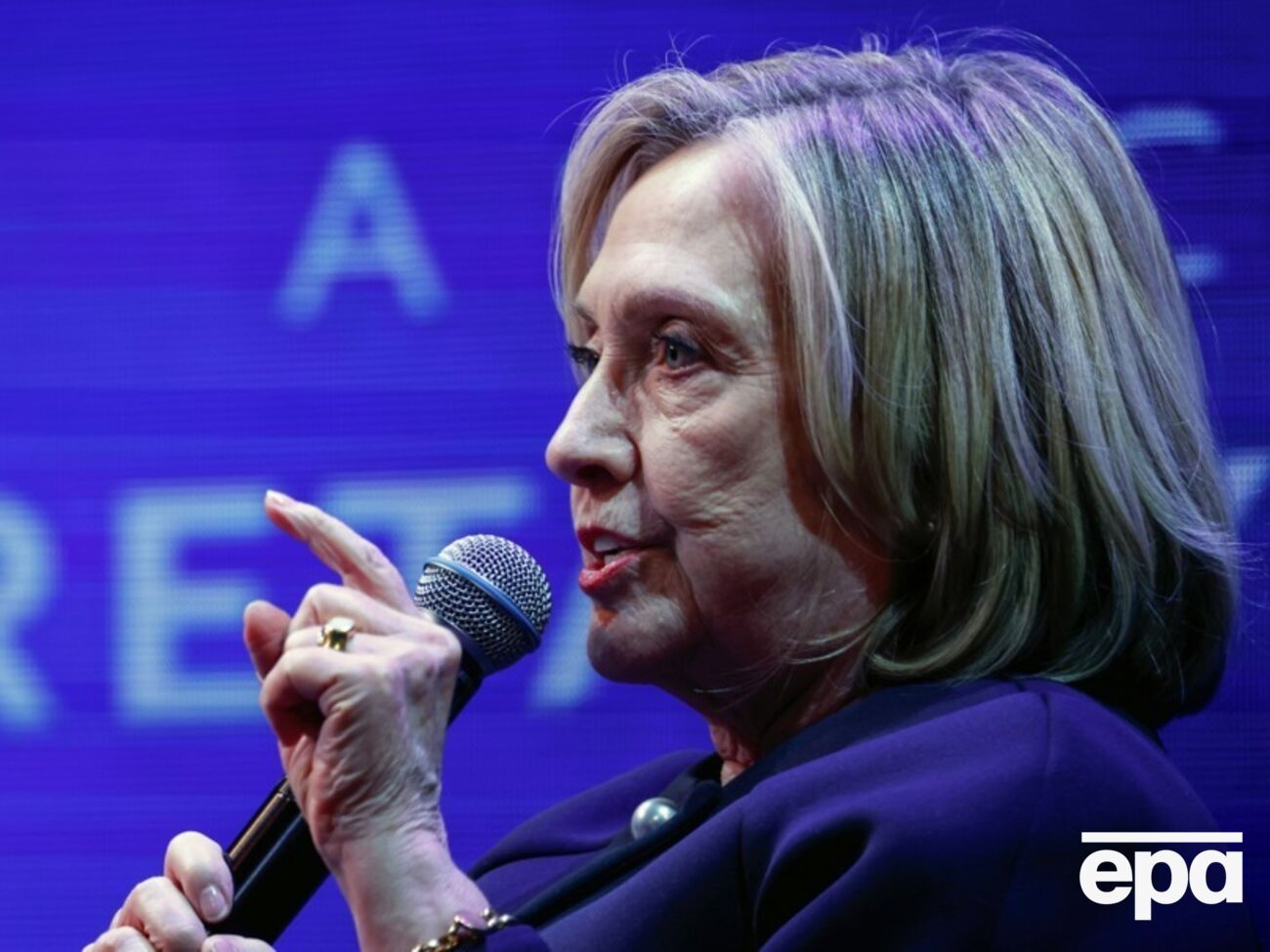 Клинтон может выдвинуть Трампа на Нобелевскую премию мира, если он закончит войну без потерь для Украины