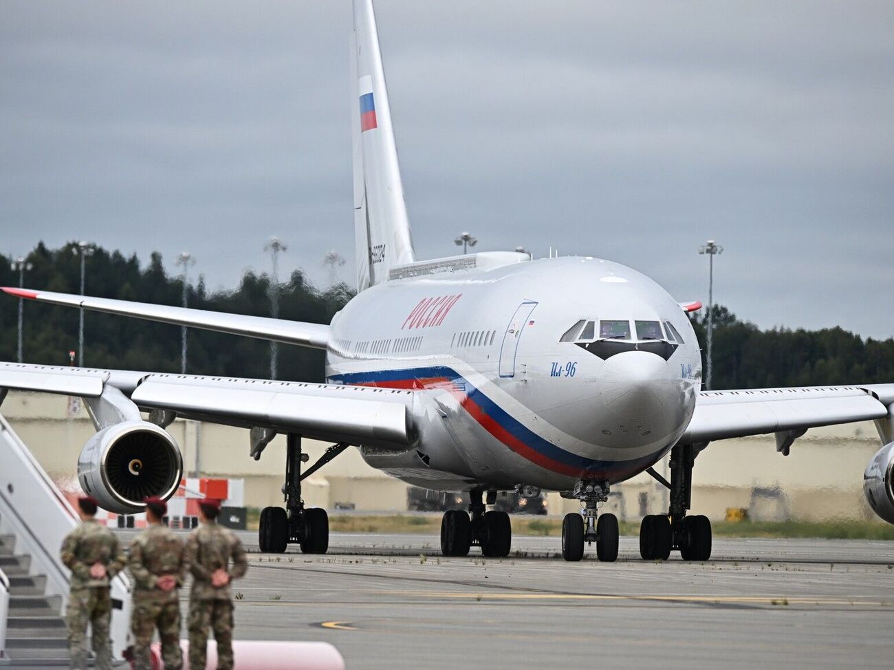 Самолет Путина приземлился на Аляске