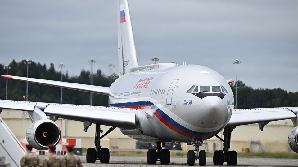 Самолет Путина приземлился на Аляске