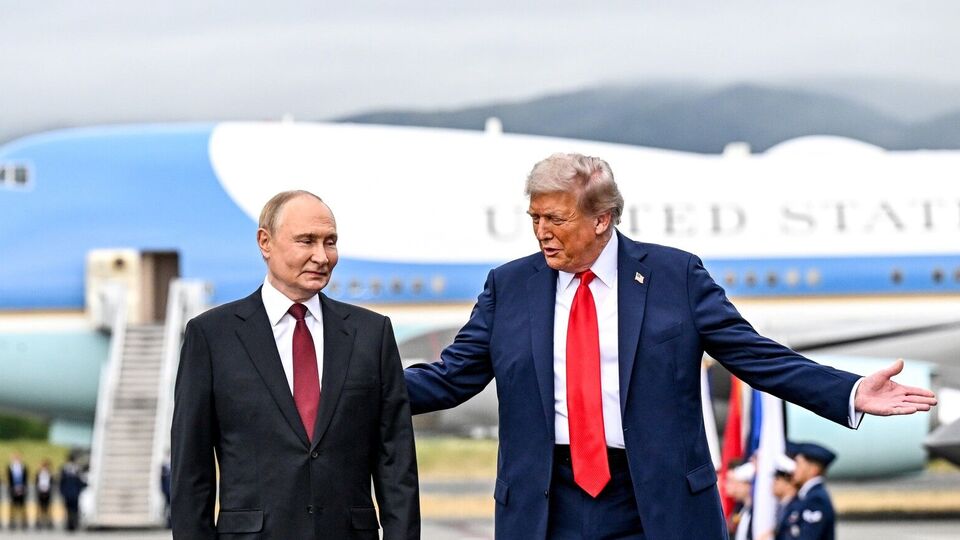 Путин и Трамп встретились на авиабазе