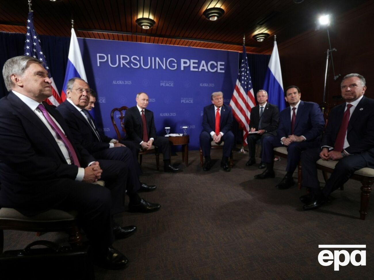 Путін і Трамп розмовляли за присутності радників