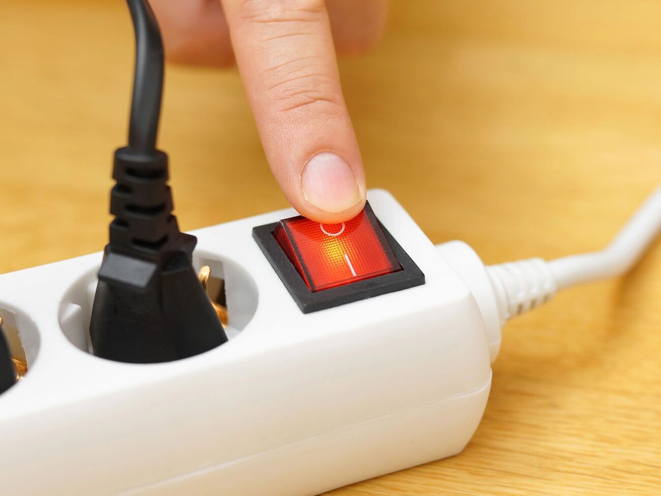 Специалисты ДТЭК возобновляют энергоснабжение после обстрелов в двух областях