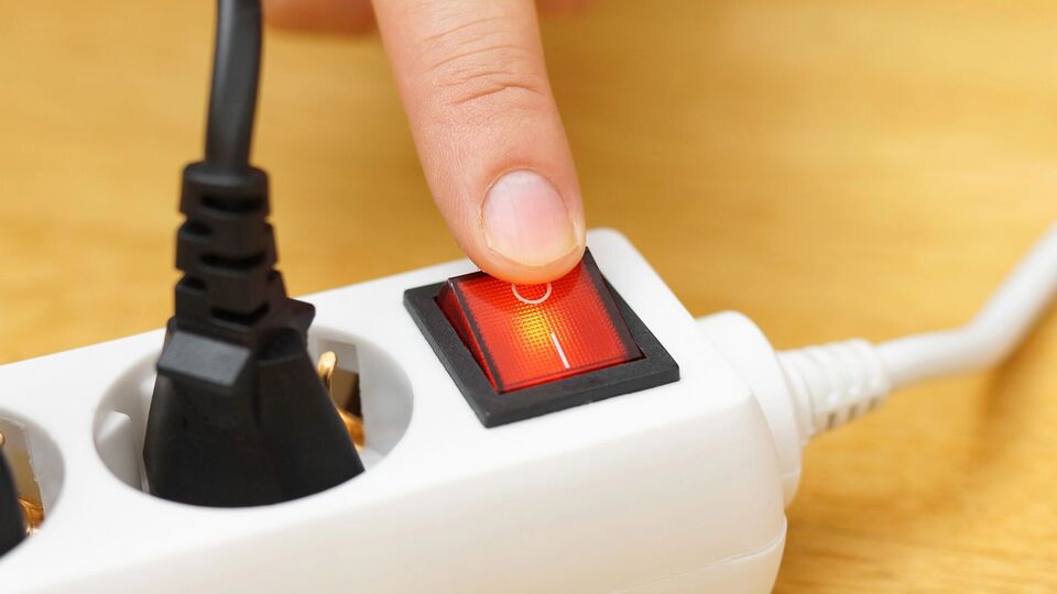 Специалисты ДТЭК возобновляют энергоснабжение после обстрелов в двух областях