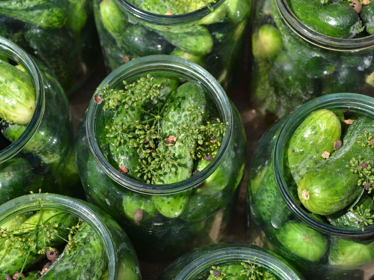 В маринад добавьте 200 мл уксуса