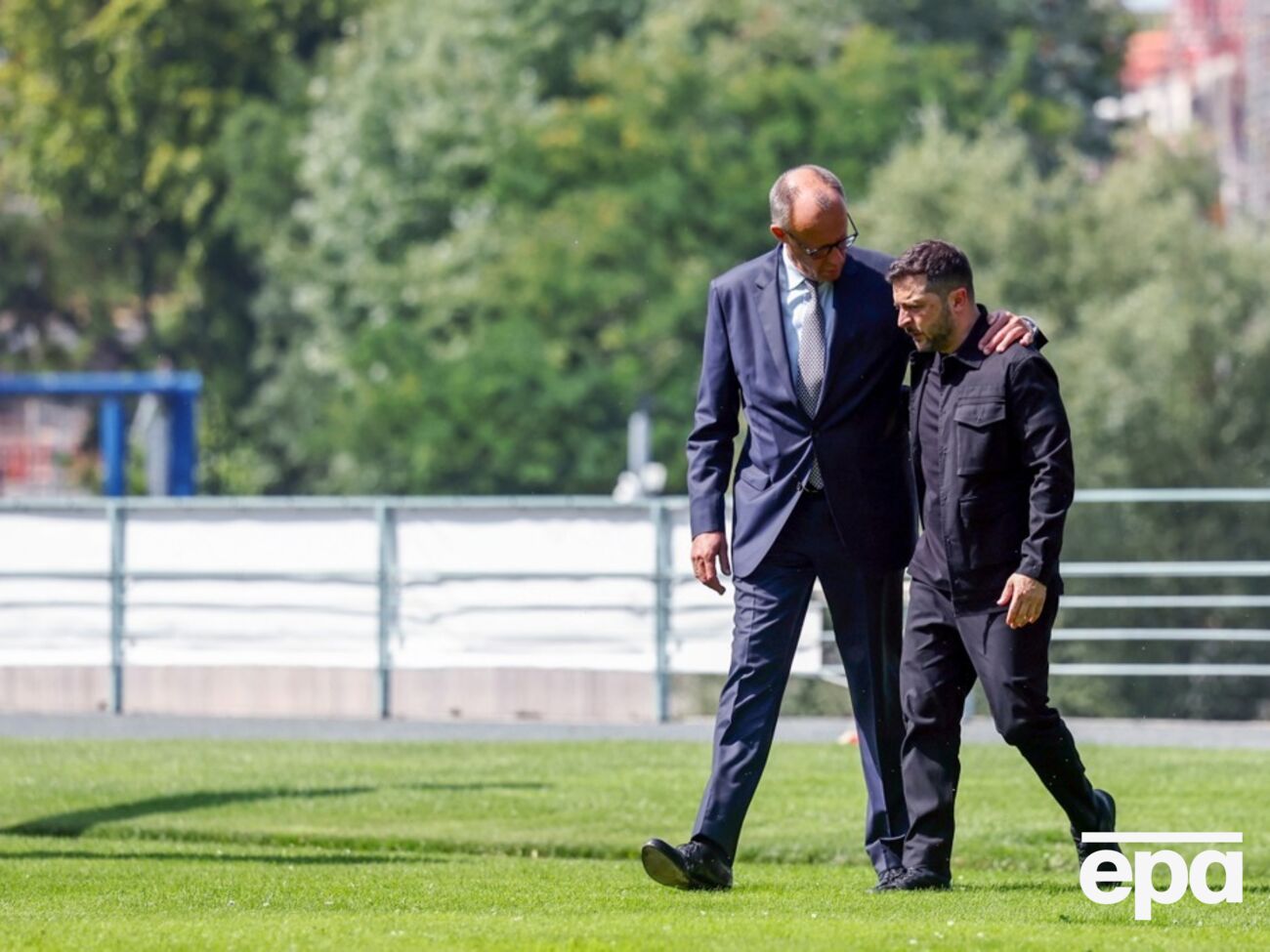 Медіа зазначає, що лідери ЄС хочуть "наскільки це можливо" підтримати Зеленського перед тристороннім самітом