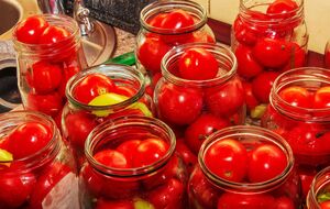 Для маринаду знадобиться 1,1–1,3 л холодної кип'яченої води