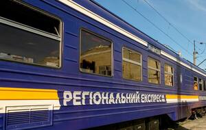 Пиковый период перевозок продолжается, и "Укрзалізниця" заявила, что получает "многие вопросы"