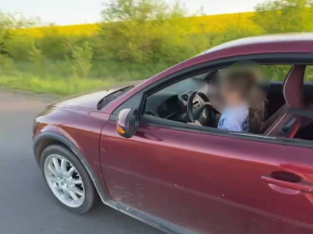 Батько пояснив суду, що зробив це "з метою навчити доньку керувати автомобілем"