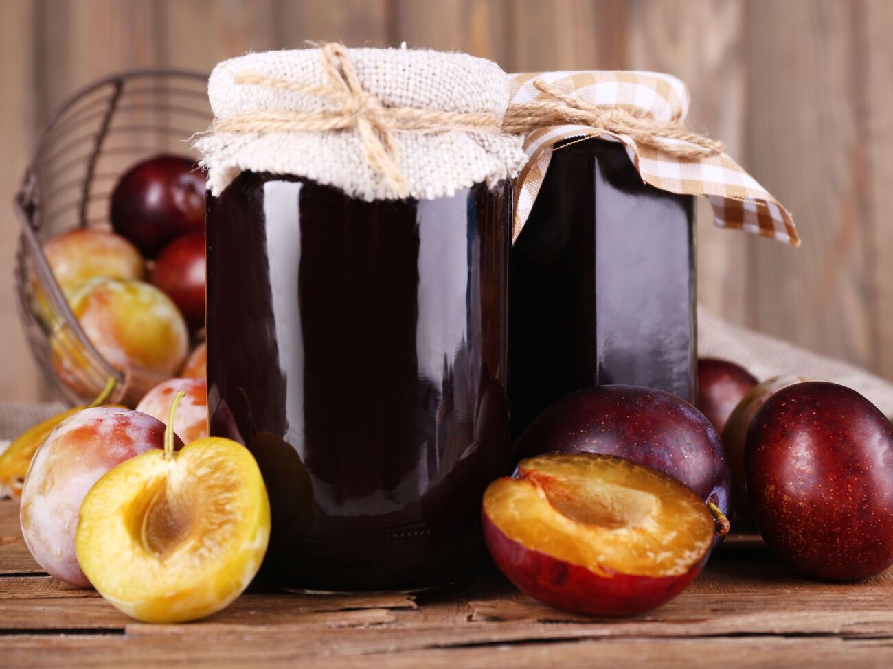 Для этого варенья понадобится две–три палочки корицы