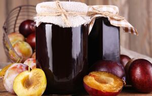 Для этого варенья понадобится две–три палочки корицы