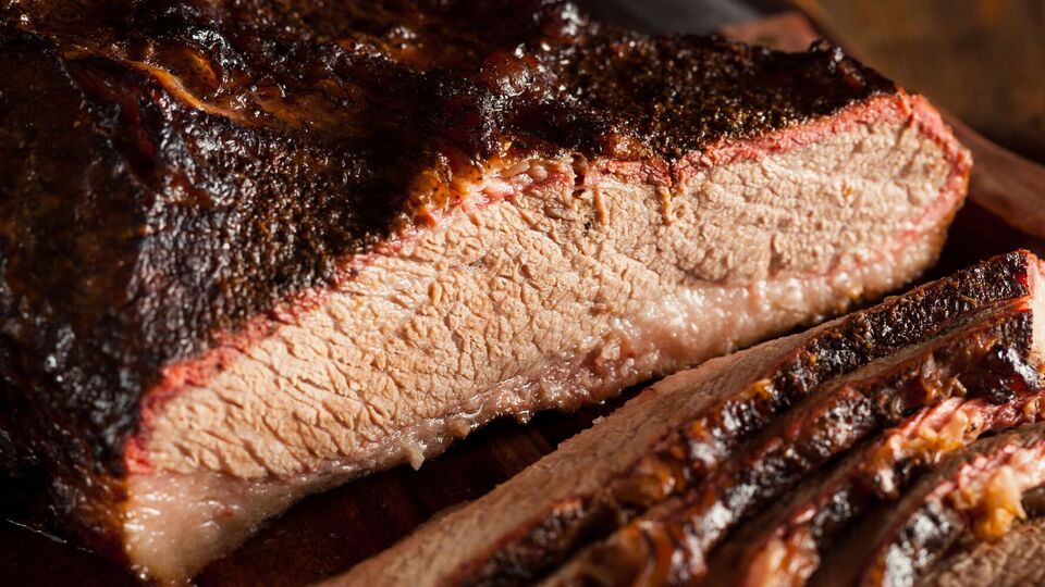 Для блюда возьмите 1,5 кг свиной подбрюшины