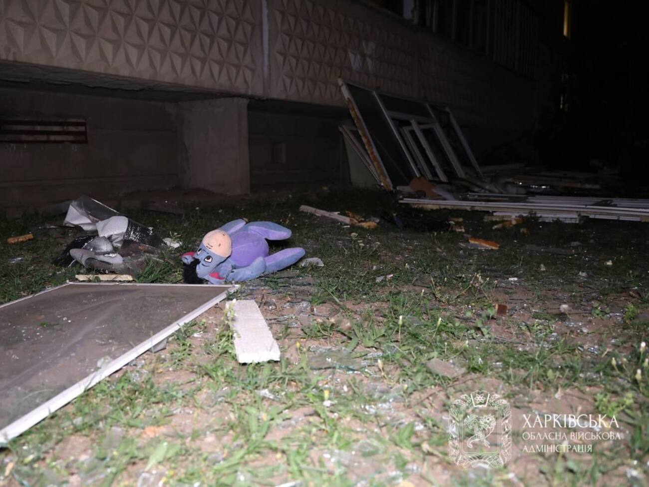 По предварительной информации, под завалами все еще находятся люди, их количество уточняется, отметил Терехов