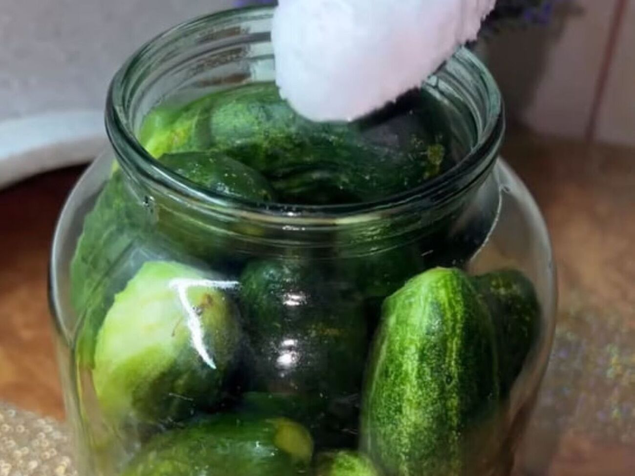 На банку объемом 1,5 л понадобится 35 г соли