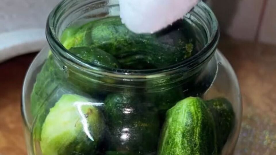 На банку объемом 1,5 л понадобится 35 г соли