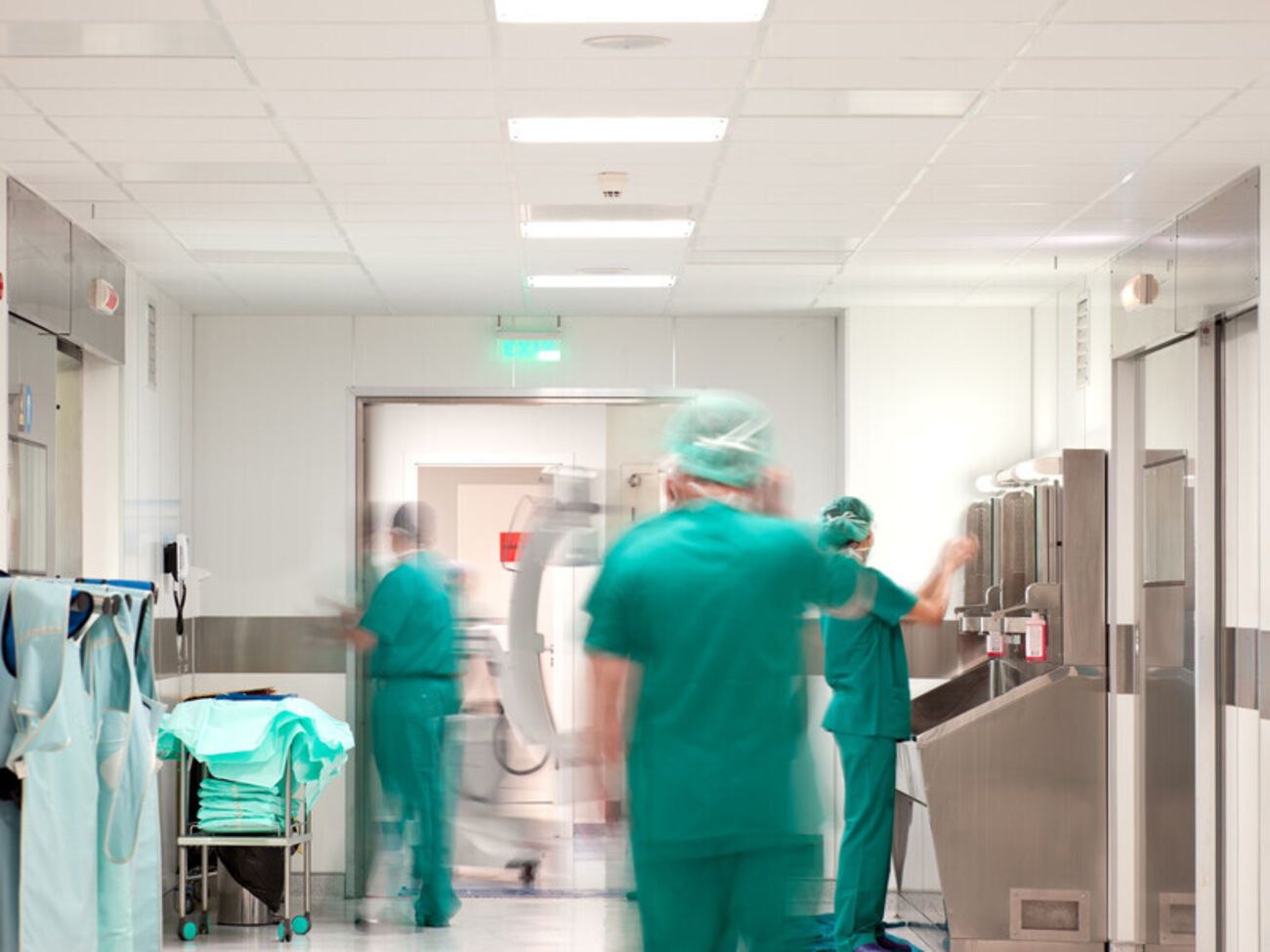 Дівчинку намагалися реанімувати майже три години, однак урятувати її не вдалося, розповіла прокуратура