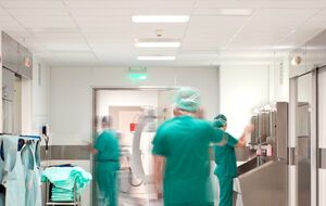 Дівчинку намагалися реанімувати майже три години, однак урятувати її не вдалося, розповіла прокуратура