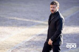 Саммит НАТО стал первым случаем с начала полномасштабного вторжения РФ в 2022 году, когда Зеленский надел пиджак в деловом стиле, напоминает СМИ