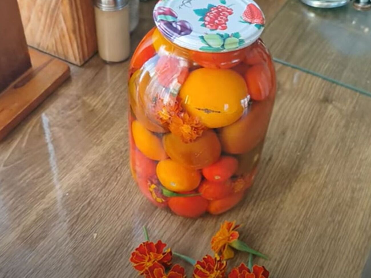 Чорнобривці надають помідорам приємної пікантності й квіткового аромату