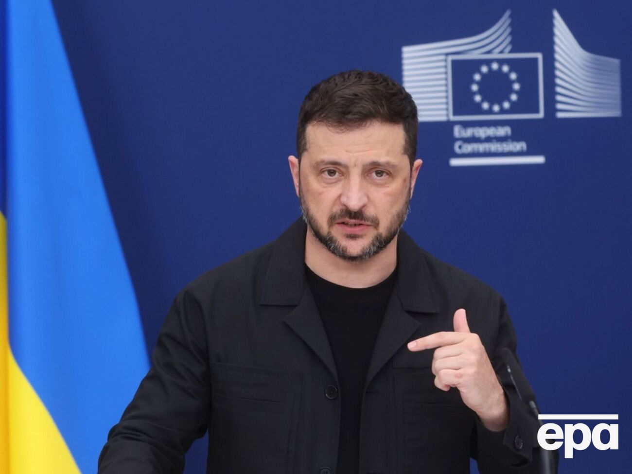 Зеленський після початку повномасштабного вторгнення РФ в Україну відмовився від костюмів, віддавши перевагу одягу у стилі мілітарі