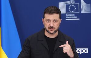 Зеленський після початку повномасштабного вторгнення РФ в Україну відмовився від костюмів, віддавши перевагу одягу у стилі мілітарі