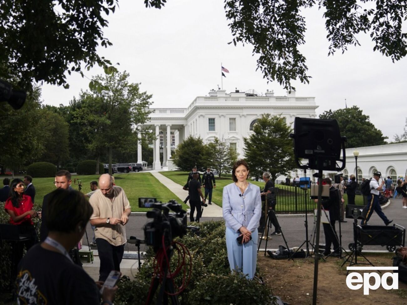 У Білий дім уже почали прибувати політики
