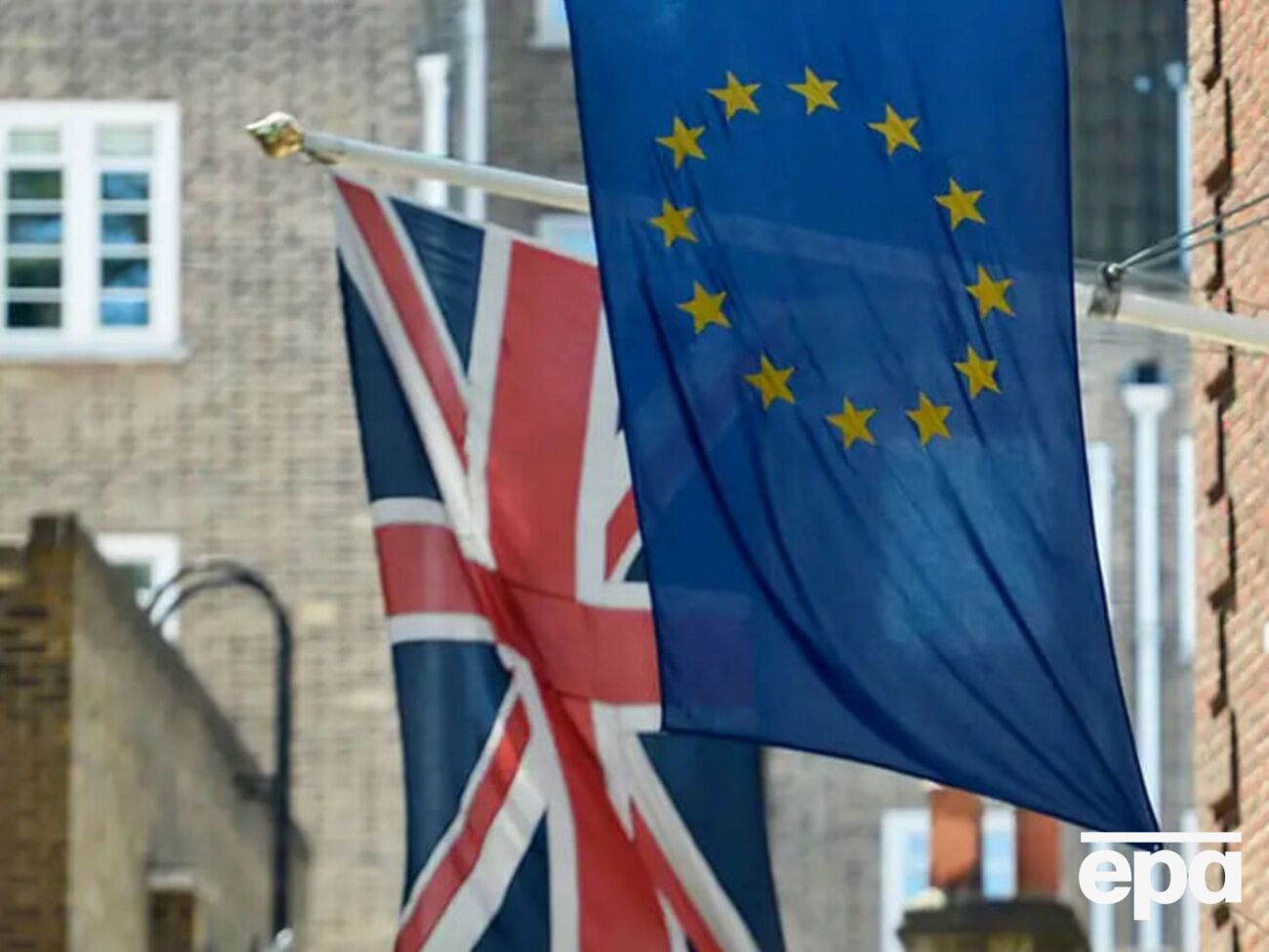 По данным анонимных собеседников СМИ, гарантии будут направлены на усиление Вооруженных сил и оборонных возможностей Украины