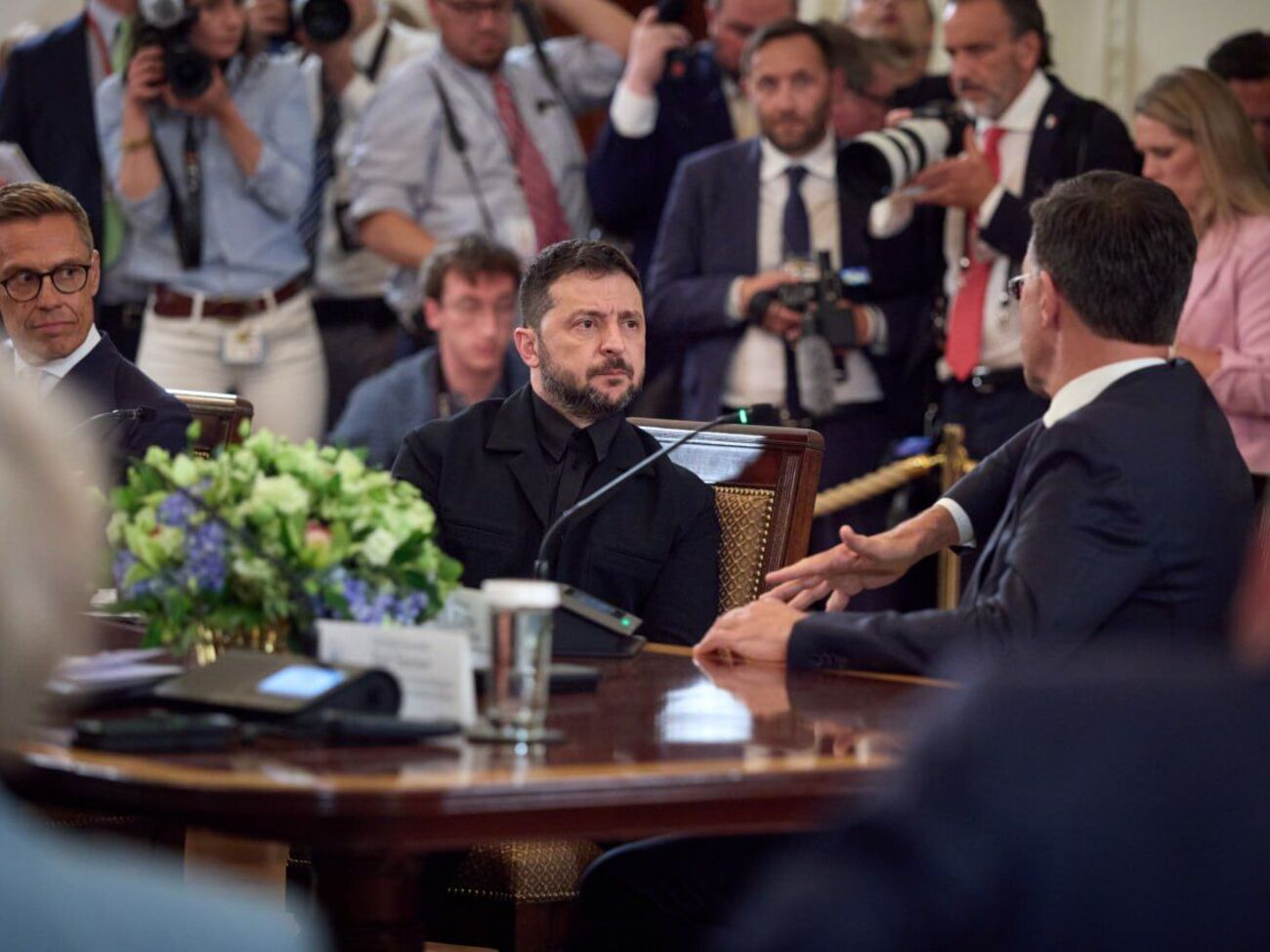 По словам Зеленского, 19 августа продолжается координация на уровне лидеров