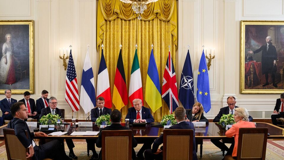 Трамп прервал разговор с лидерами, чтобы поговорить с Путиным, пишет СМИ