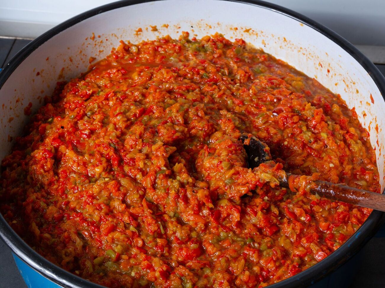 Для намазки возьмите три помидора