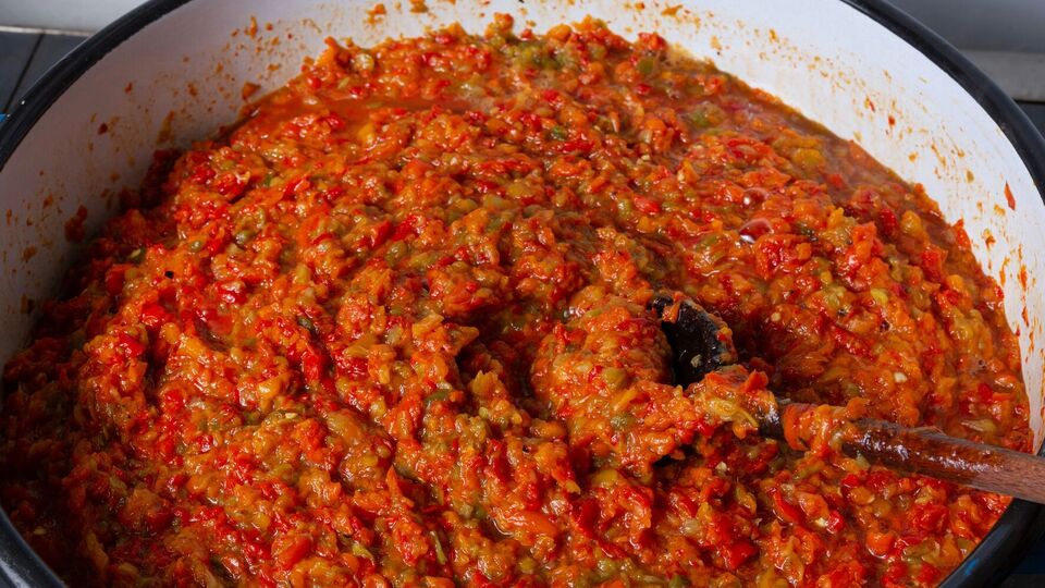 Для намазки возьмите три помидора