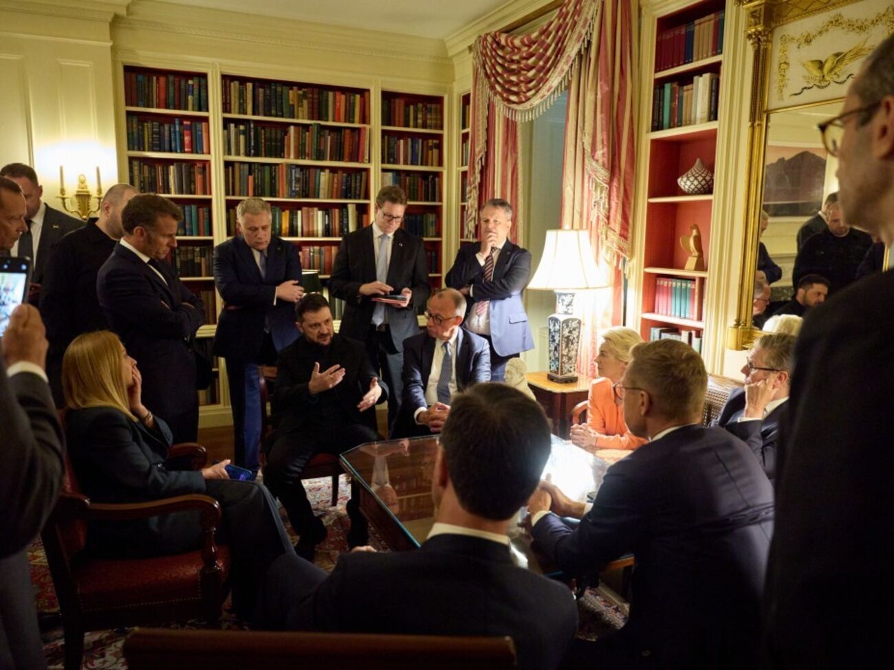 Гарантии безопасности Украины стали главной темой обсуждений в Белом доме накануне, пишут СМИ