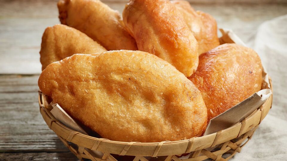 Для тіста візьміть 20 г дріжджів