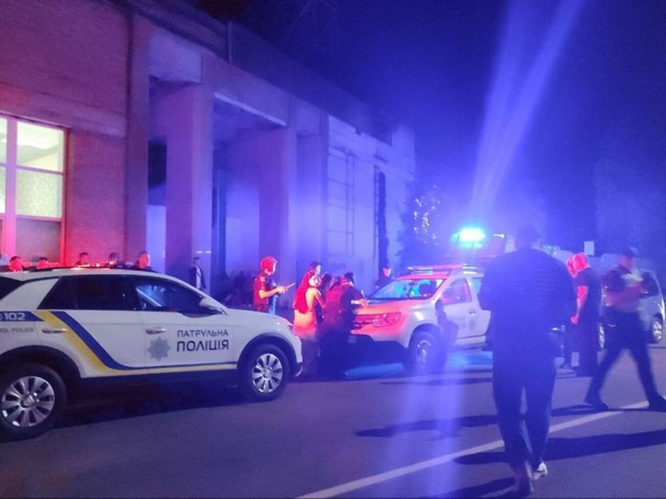 Полицейские просили людей разойтись