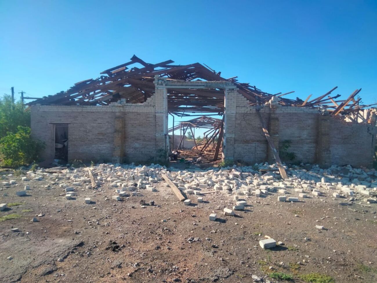 Всего повреждено 43 гражданских объекта, из них 12 жилых домов, пишет пресс-служба полиции