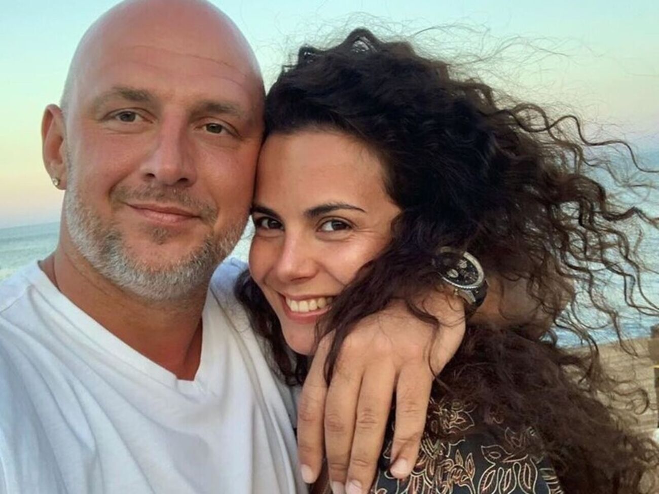 После того, как Потап уехал из Украины, в сети периодически появляются слухи о разводе пары