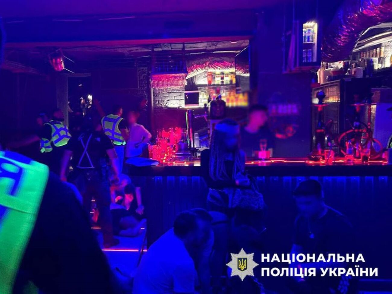 По словам собеседников СМИ, многие из присутствующих на вечеринке находились в розыске как уклоняющиеся от мобилизации