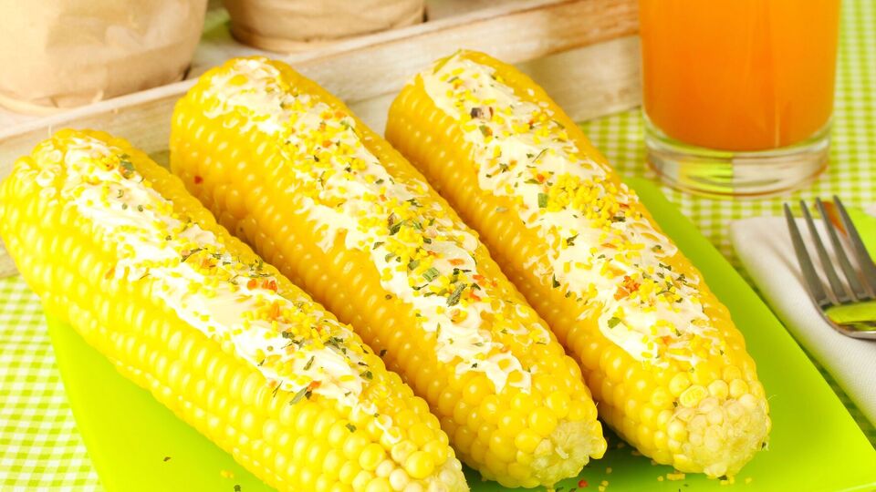 Найкраще солити кукурудзу перед вживанням