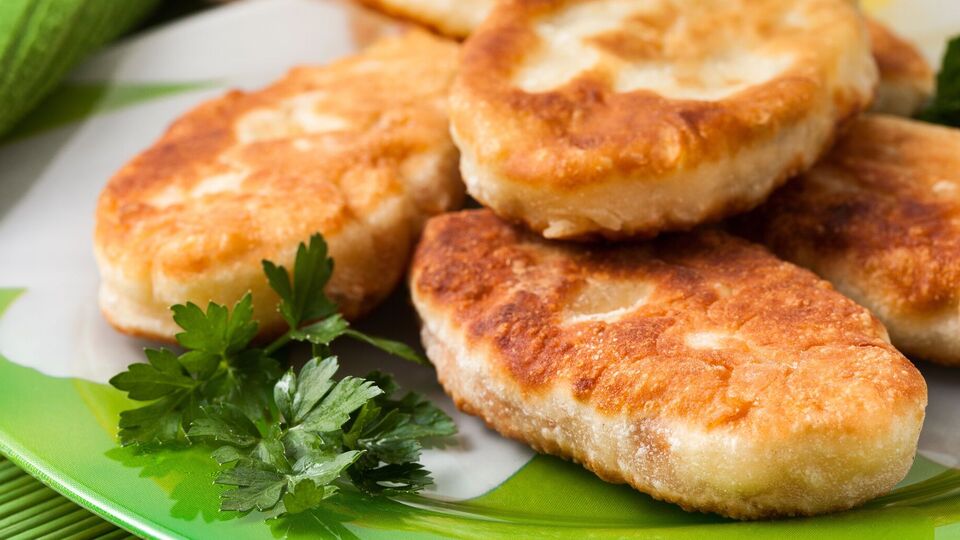 Пирожки имеют аппетитную корочку